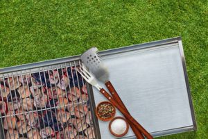 Barbecue gazon synthétique